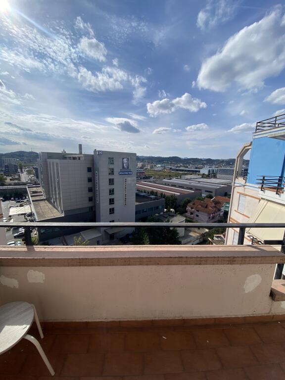 Tek Spitali Hygeia Shitet Apartament 1+1 Me Planimetri Te Rregullt!