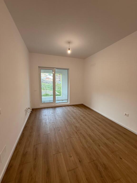 Shitet apartament 2+1+2 tek Ali Demi Kompleksi Kaimi !