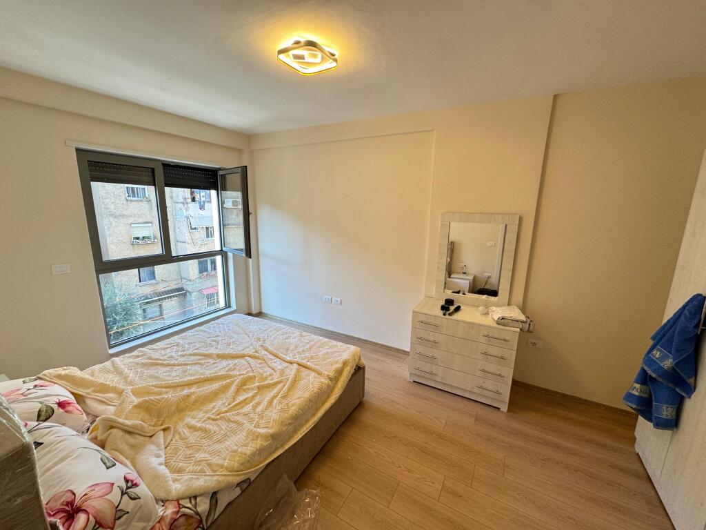 Apartament me qera 1+1+parkim Shkolla e Kuqe