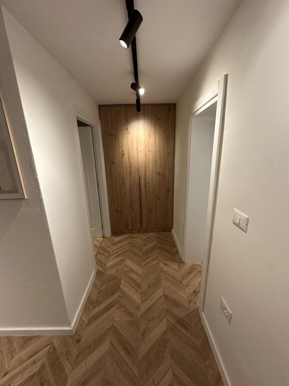 COMPLESSO GRAND, MERCATO ELETTRICO 2+1 MODERNO IN AFFITTO