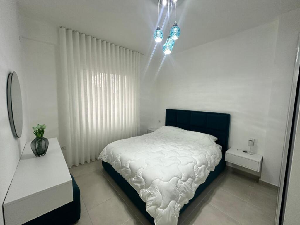 Apartament 2+1 me garazh për qira afatgjatë në Vlorë