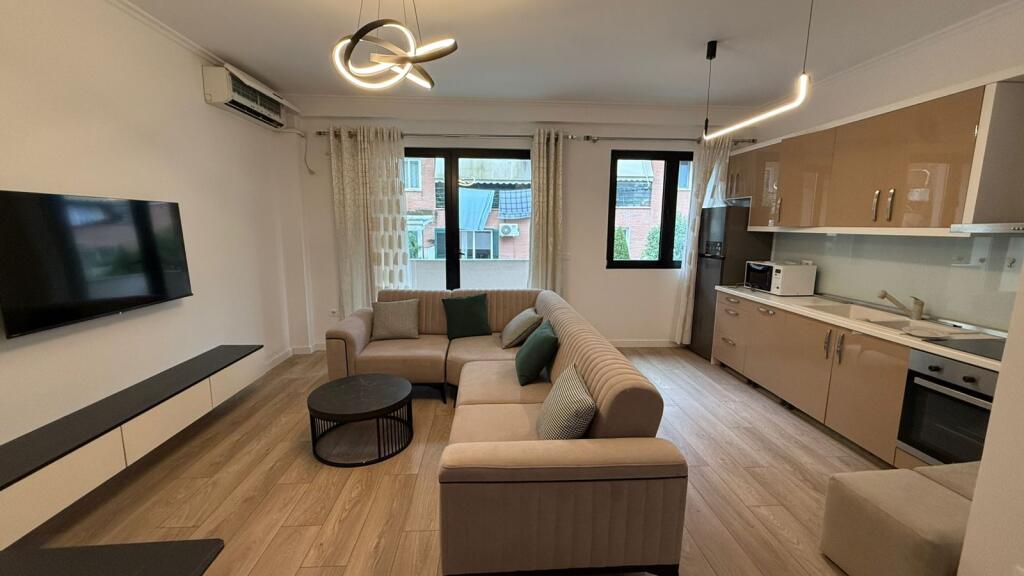 🏢Prane Rezidences “Kodra e Diellit” 1jepet me qera apartament 2+1,i mobiluar. 800Euro