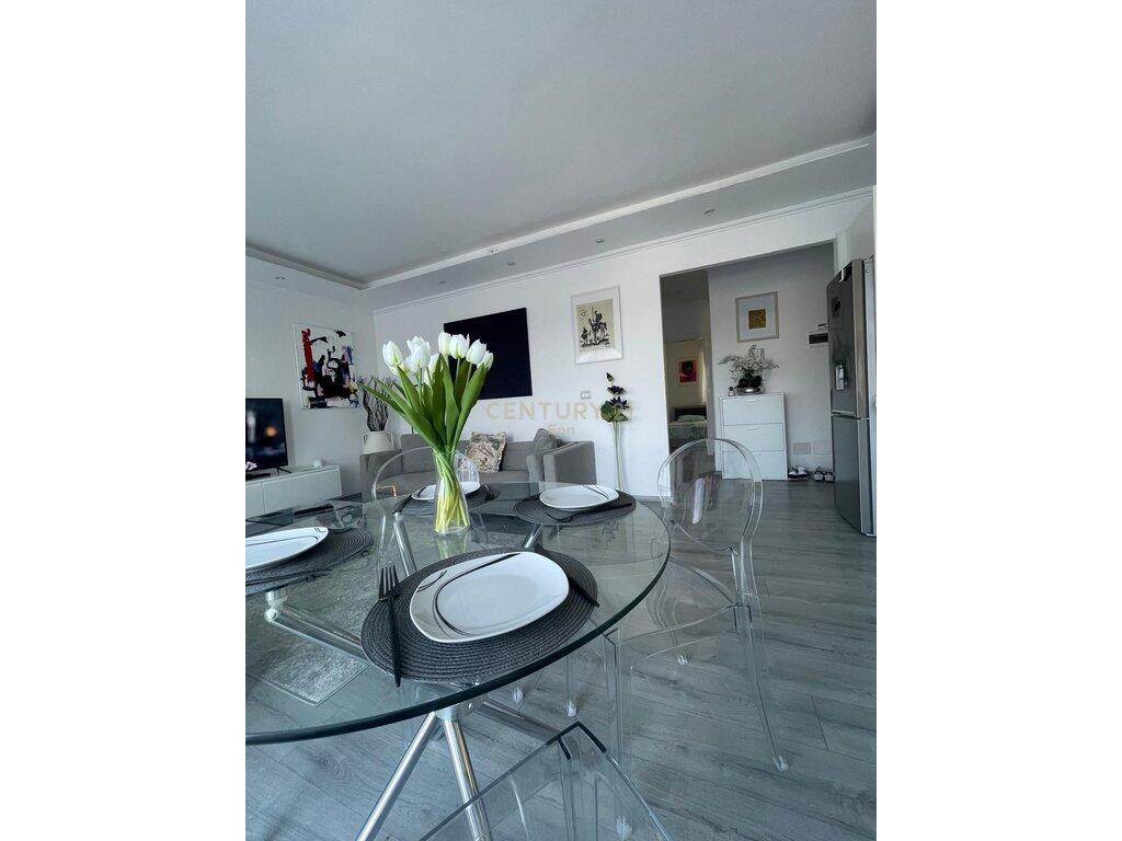 JEPET ME QIRA SUPER APARTAMENT 2+1+2 ME PAMJE DETI NE CURRILA !