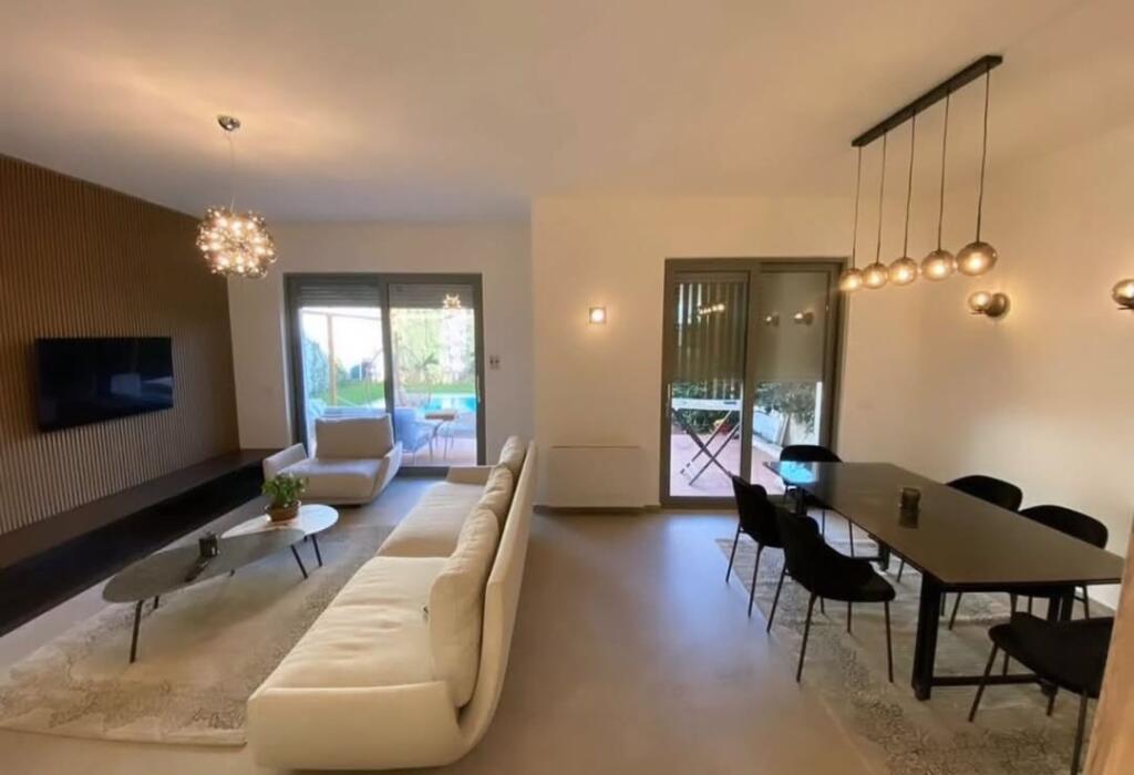 Rruga Elbasanit, Pallati Brigadave, ne Rezidencen me te bukur! shesim SUPER VILE, me pishine