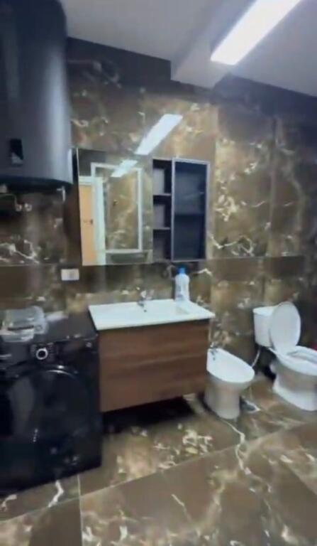 🏙️ Jepet me Qira Apartament 1+1 – Përballë Colosseut, Tiranë