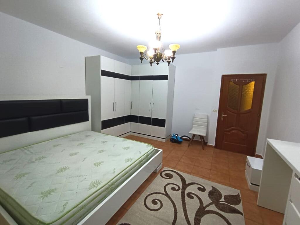 🏢Kinostudio,Rr.Aleksander Moisiu jepet me qera apartament 2+1+2,i mobiluar 50,000Leke