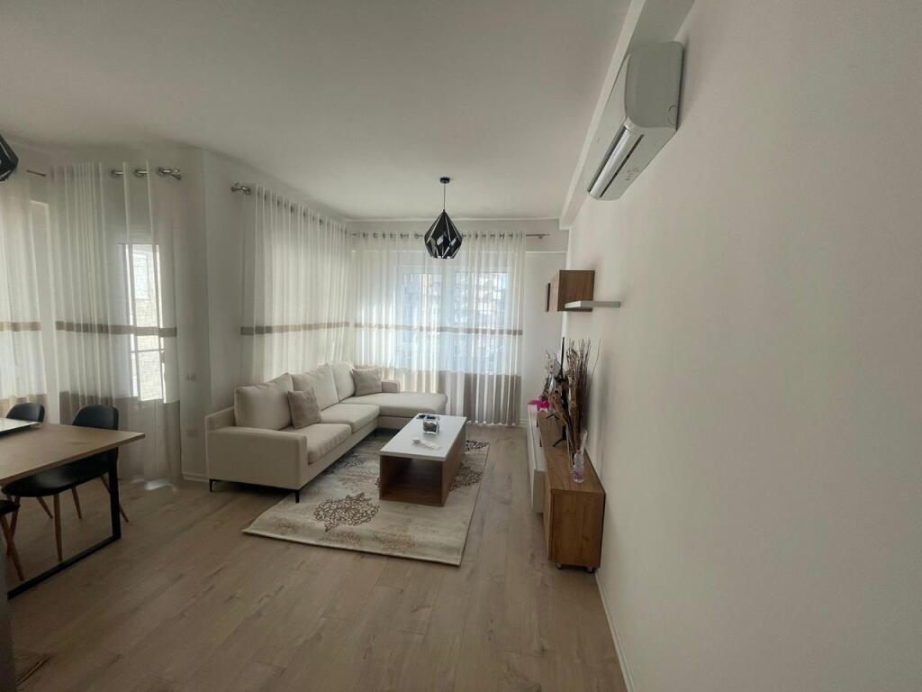 In affitto 2+1, 21 Dhjetori