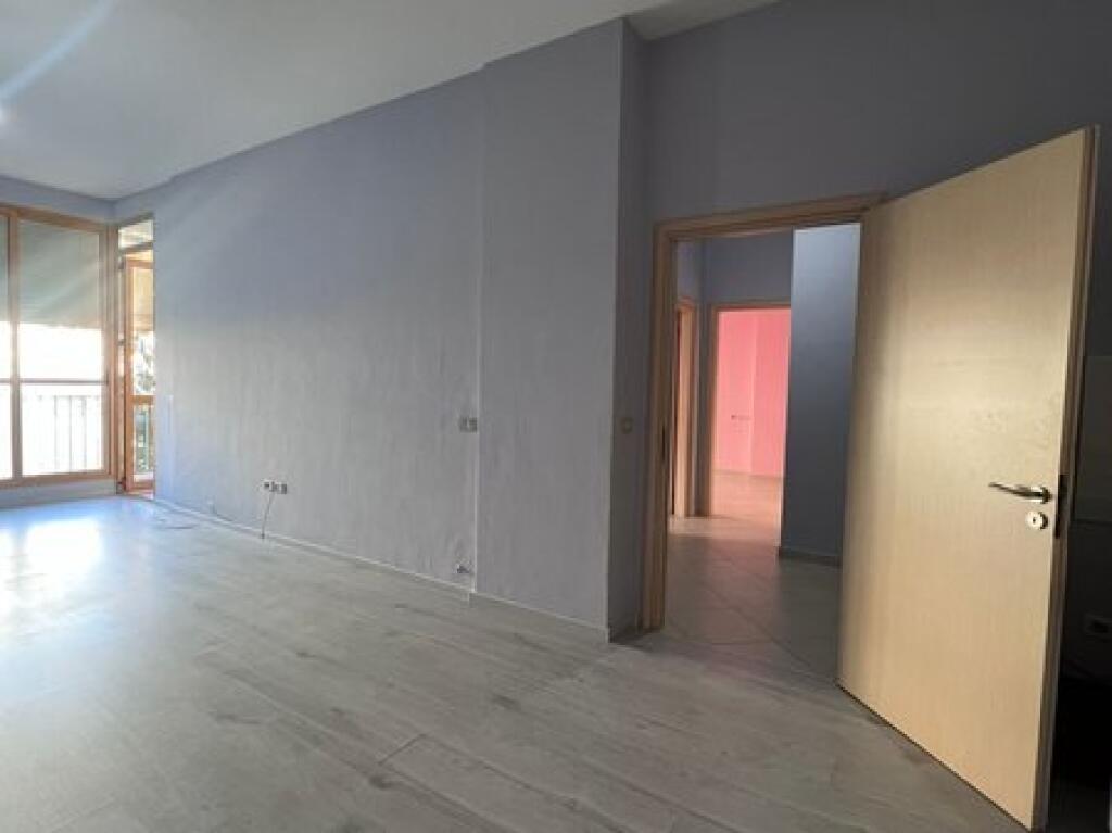 Qera, Ambient per zyra+Post Parkimi, Komuna e Parisit, Tirane.