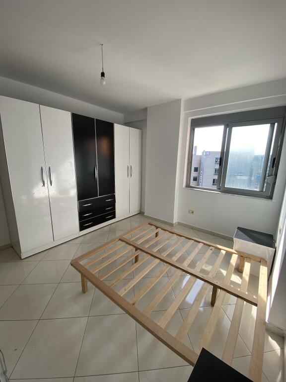 Tek Spitali Hygeia Shitet Apartament 1+1 Me Planimetri Te Rregullt!