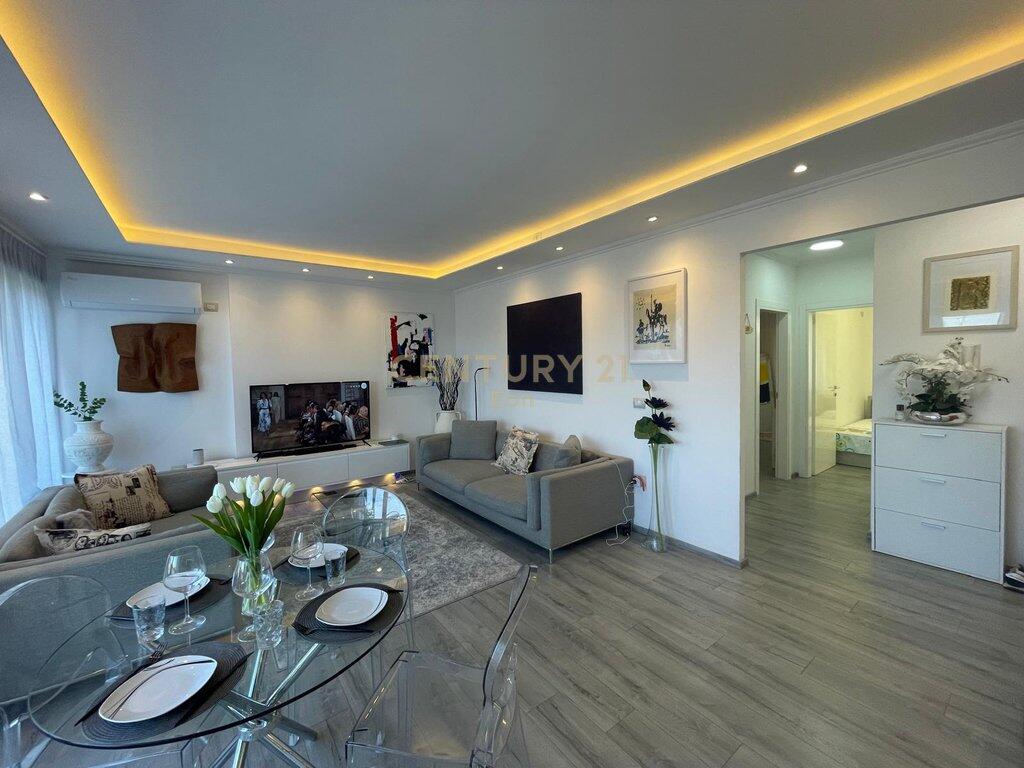 JEPET ME QIRA SUPER APARTAMENT 2+1+2 ME PAMJE DETI NE CURRILA !