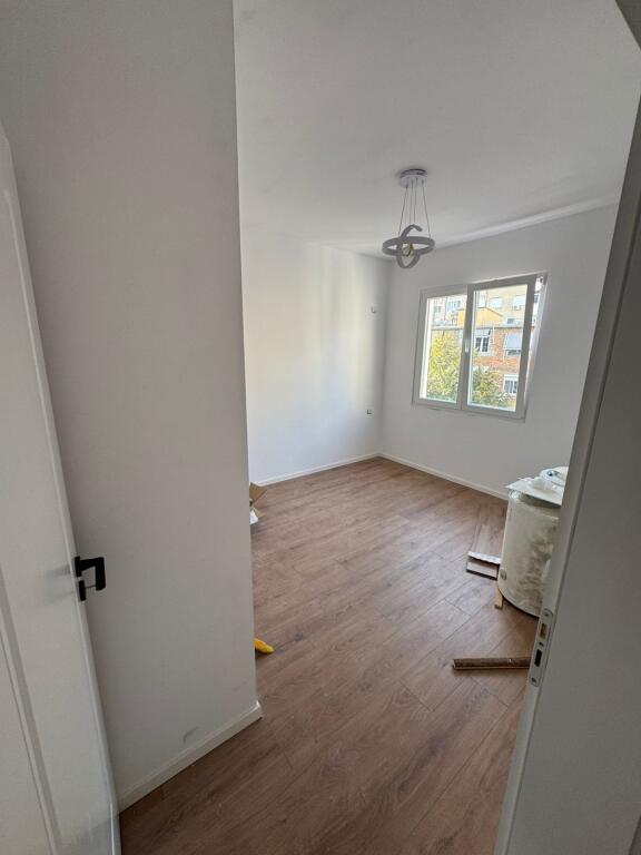 Shitet Apartament 2+1 "Mine Peza"