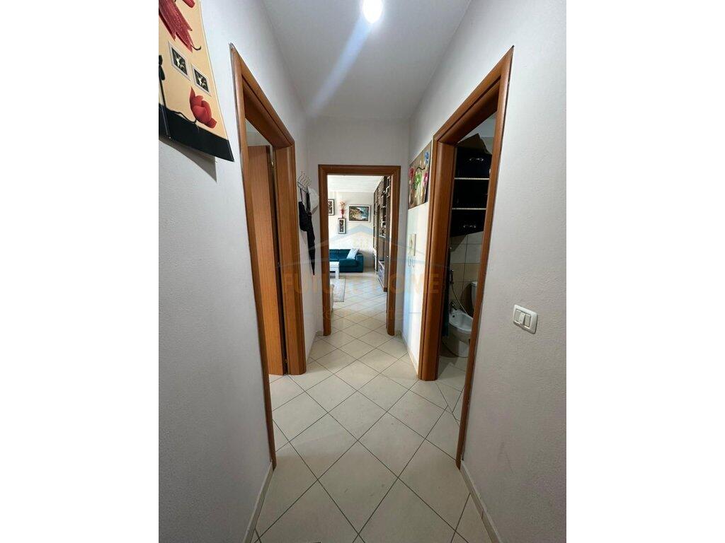 Shitet, Apartament 1+1, Stacioni i Trenit, Tirane