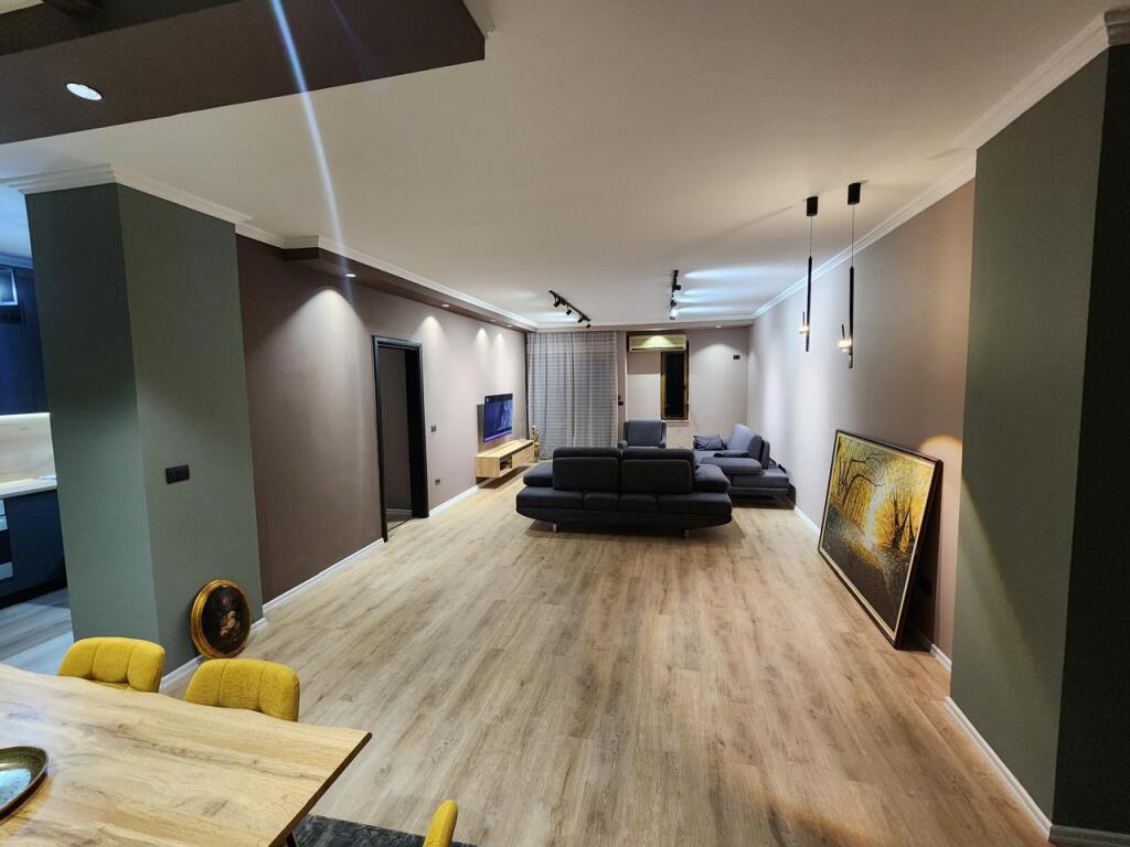 Apartment 3+1+2 for rent in 21 Dhjetori!