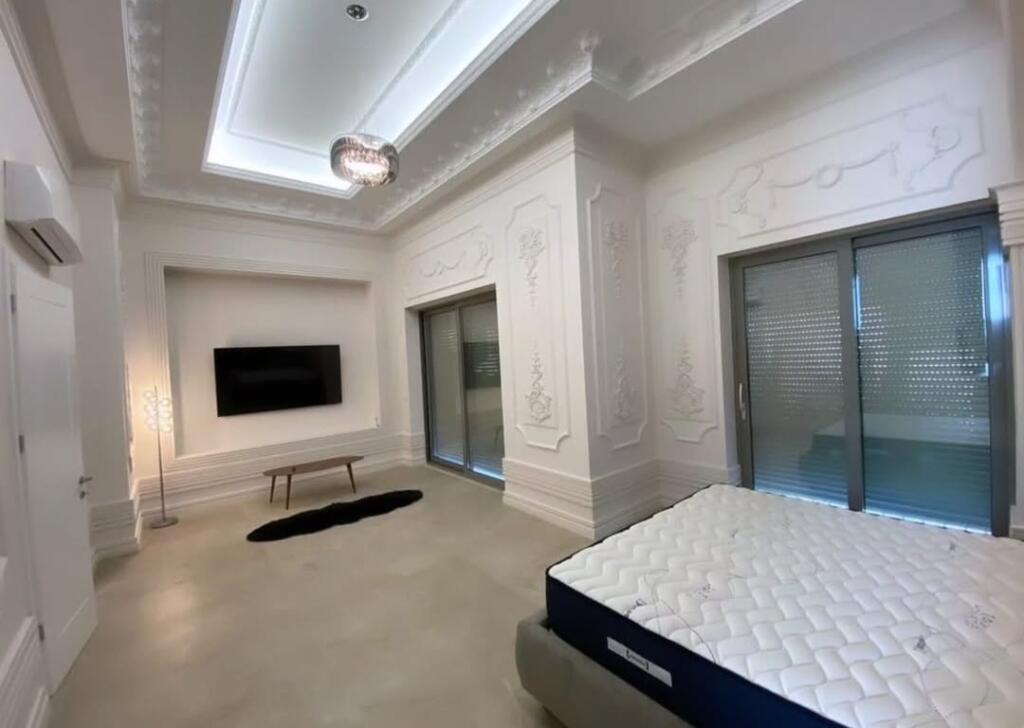 Rruga Elbasanit, Pallati Brigadave, ne Rezidencen me te bukur! shesim SUPER VILE, me pishine