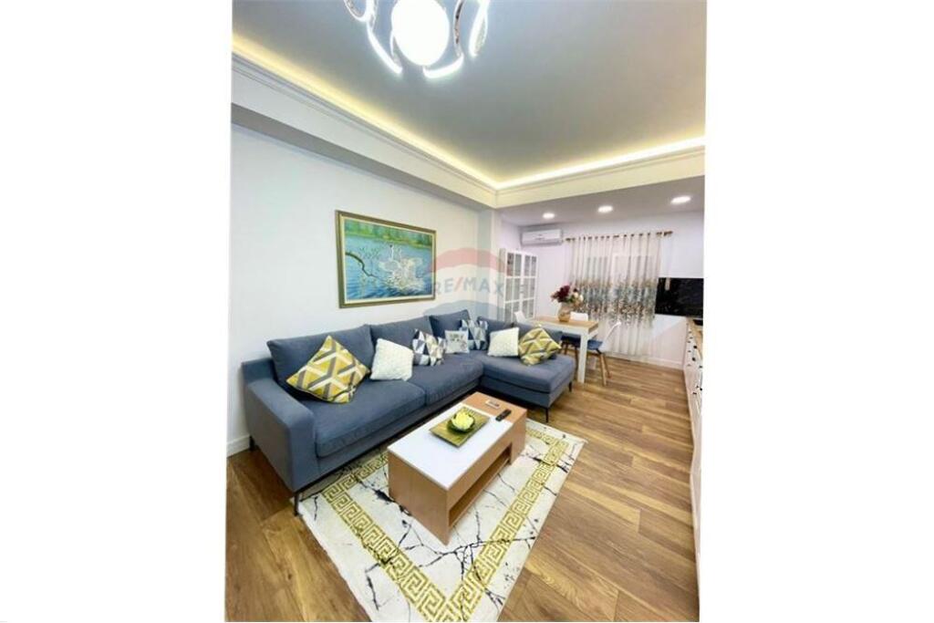 APARTAMENT 1+1 PËR QIRA, BLLOKU, TIRANË