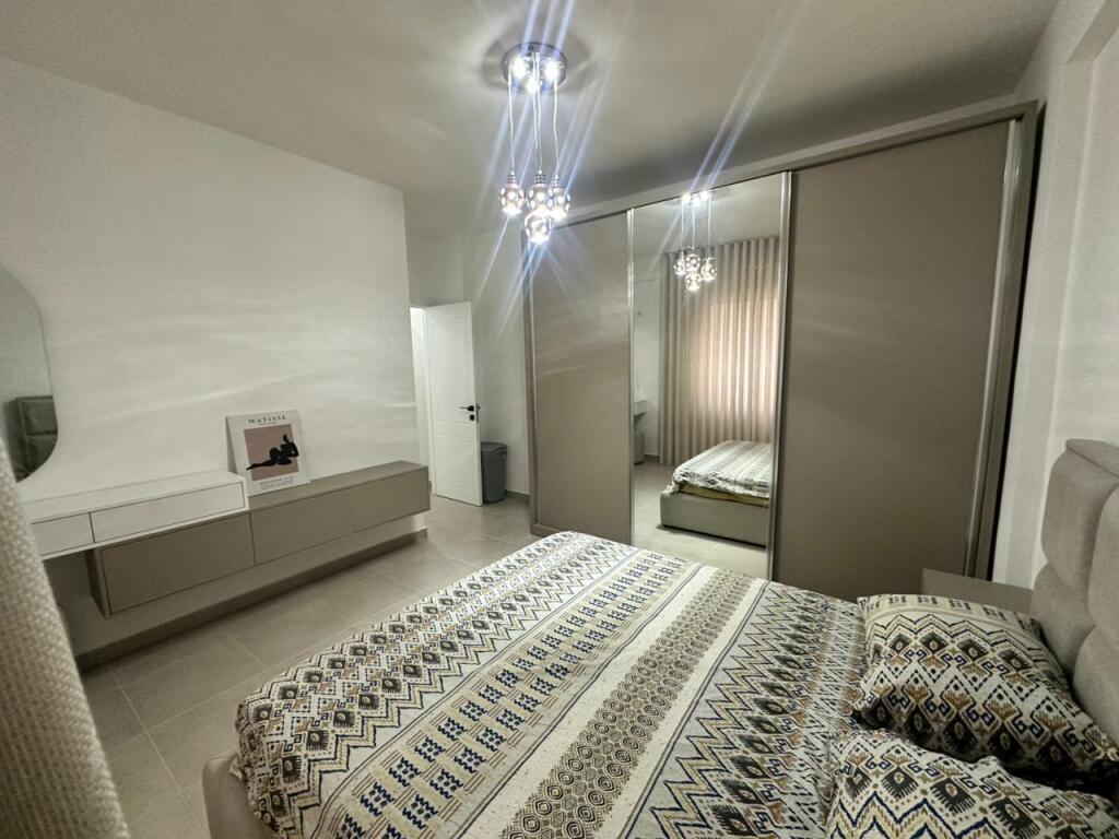 Apartament 2+1 me garazh për qira afatgjatë në Vlorë