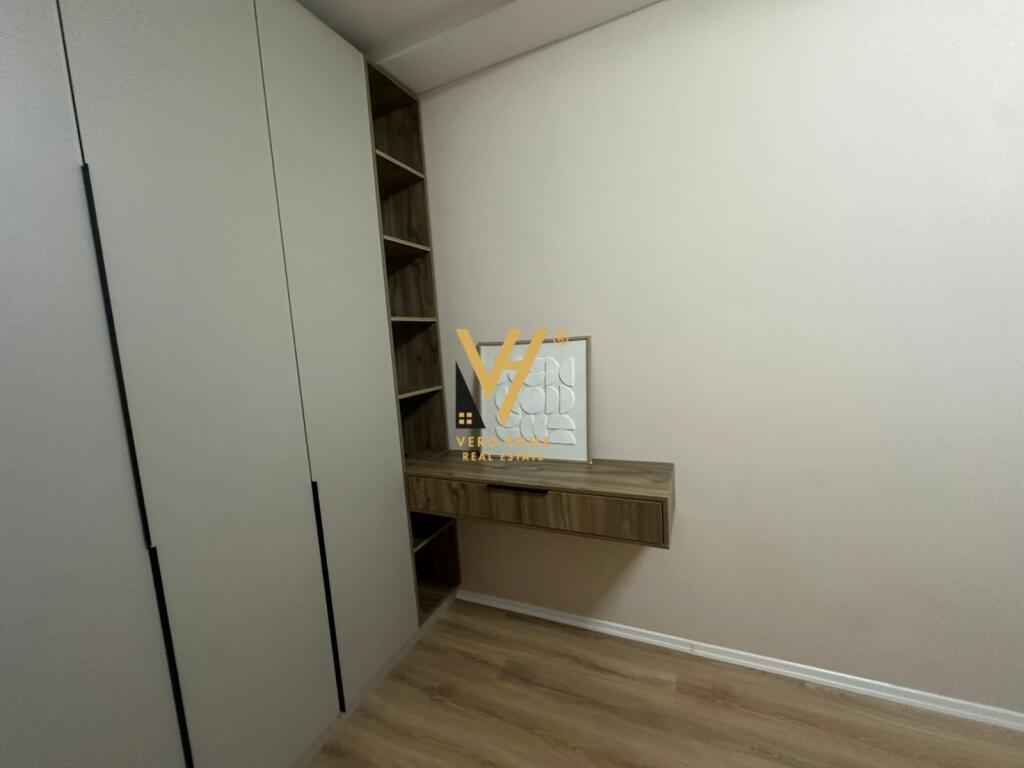 JEPET APARTAMENT 1+1+BLK ME QERA TE GARDEN BUILDING, RR.KAVAJES 1.100 EURO