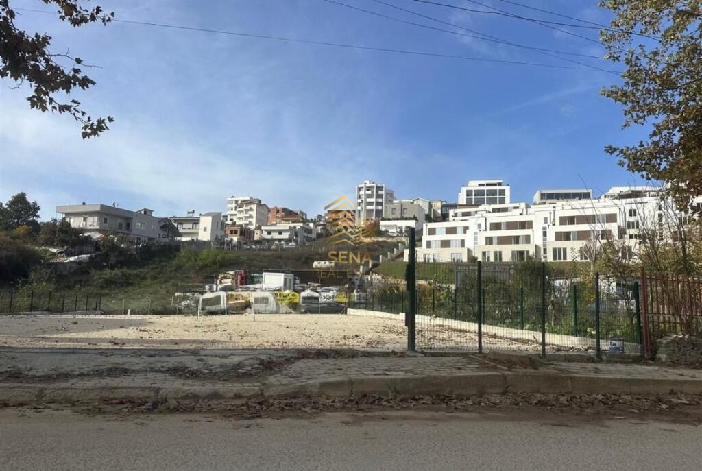 Jepet me qira Toke 900m², Sauk, 450 Euro