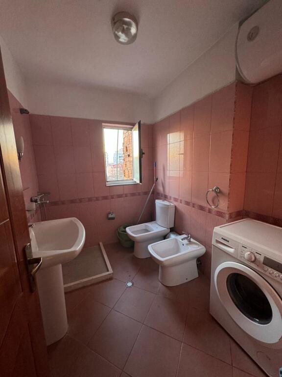 Jepet me qera Apartamenti 2+1,Myslym shyr , prane tregut cam .500 mije leke