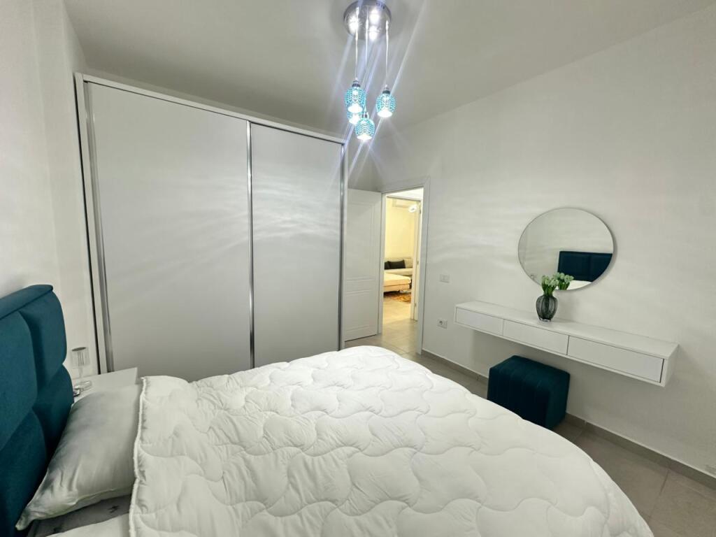 Apartament 2+1 me garazh për qira afatgjatë në Vlorë