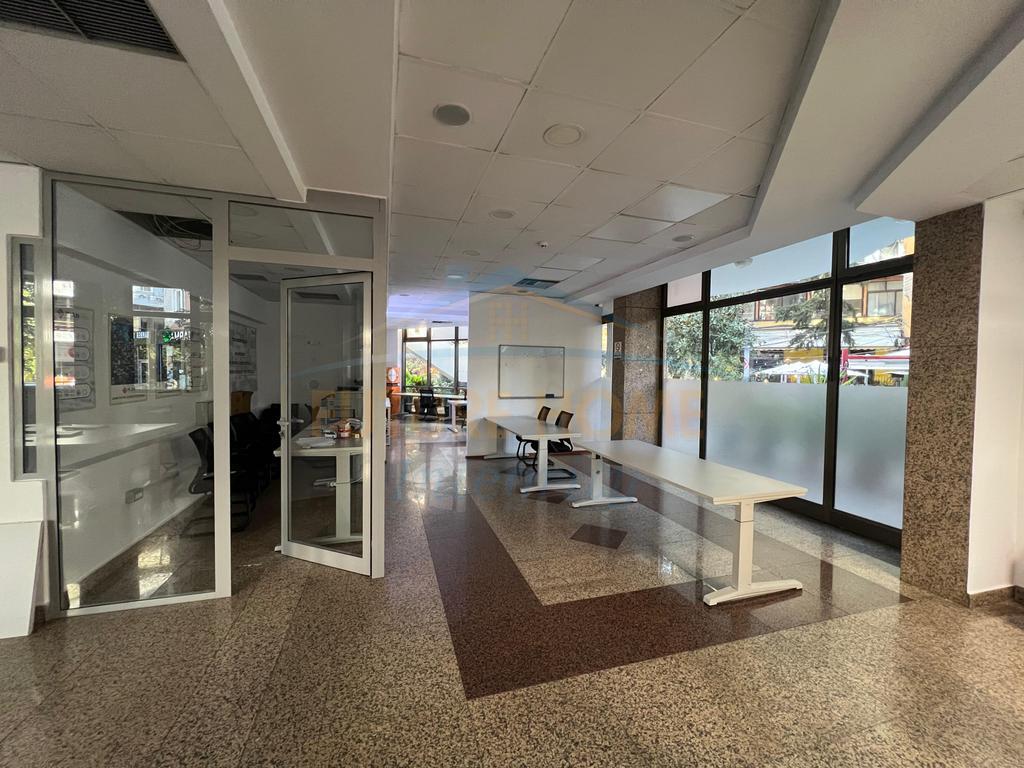 JEPET ME QERA AMBJENT ZYRASH, BLLOK