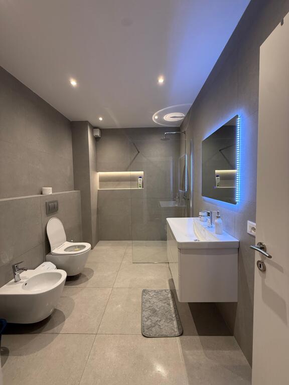 Apartment 1+1, Astir!