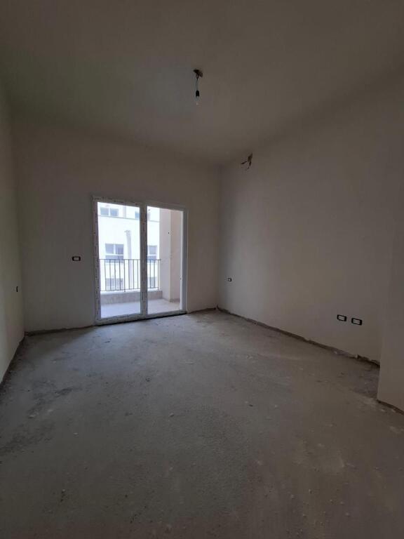Shitet apartament 2+1 në Rrugën Dritan Hoxha
