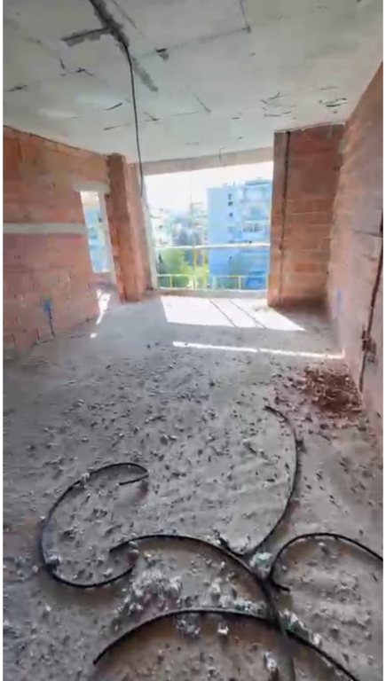 Shitet apartament 2+1+2+Ballkon ne Ali Dem