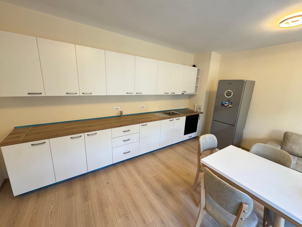 Apartament me qera 1+1+parkim Shkolla e Kuqe