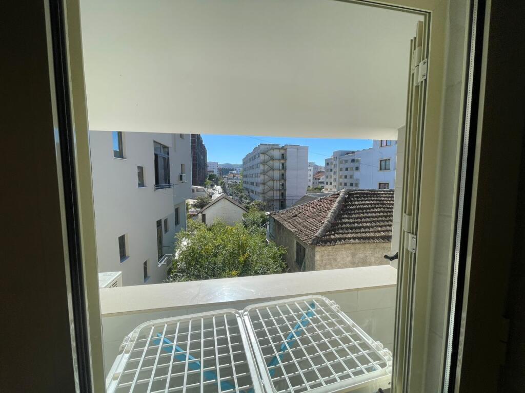 Jepet Apartamnet Me Qera ,Tek Inxhineria E Ndertimit