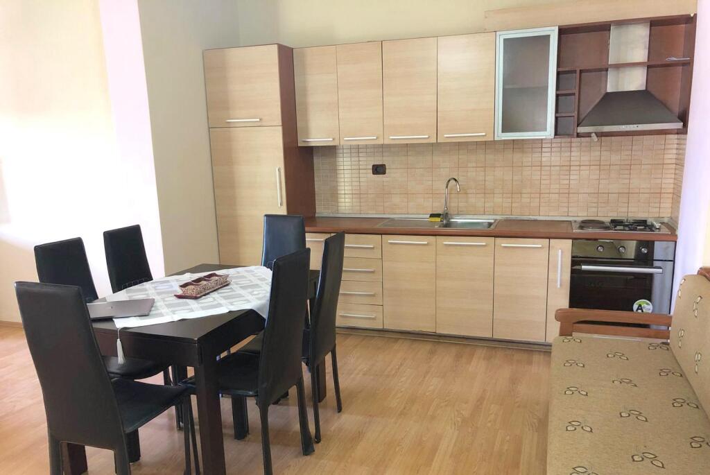 Apartament 2+1 me qera tek Rruga e Burgut (37,000 Leke)