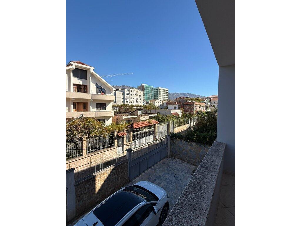 Vilë 2+1 Me Qira në Porcelan,prane UET, Tiranë