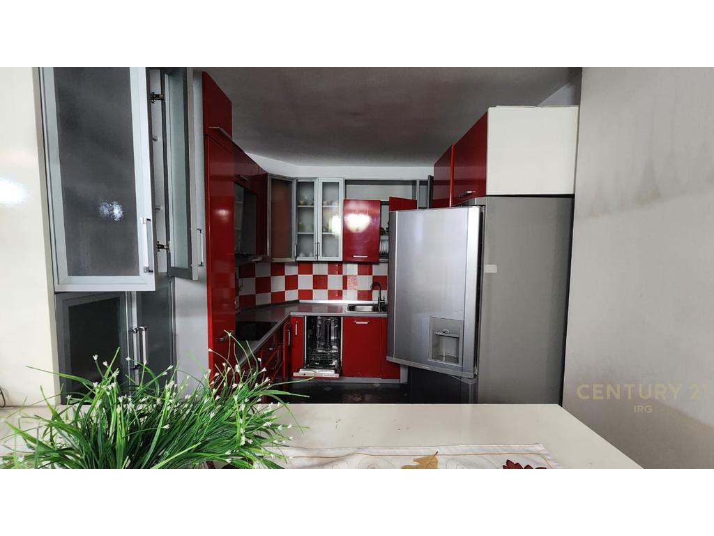 QIRA APARTAMENT 3+1 KOMUNA E PARISIT, KRISTAL CENTER!