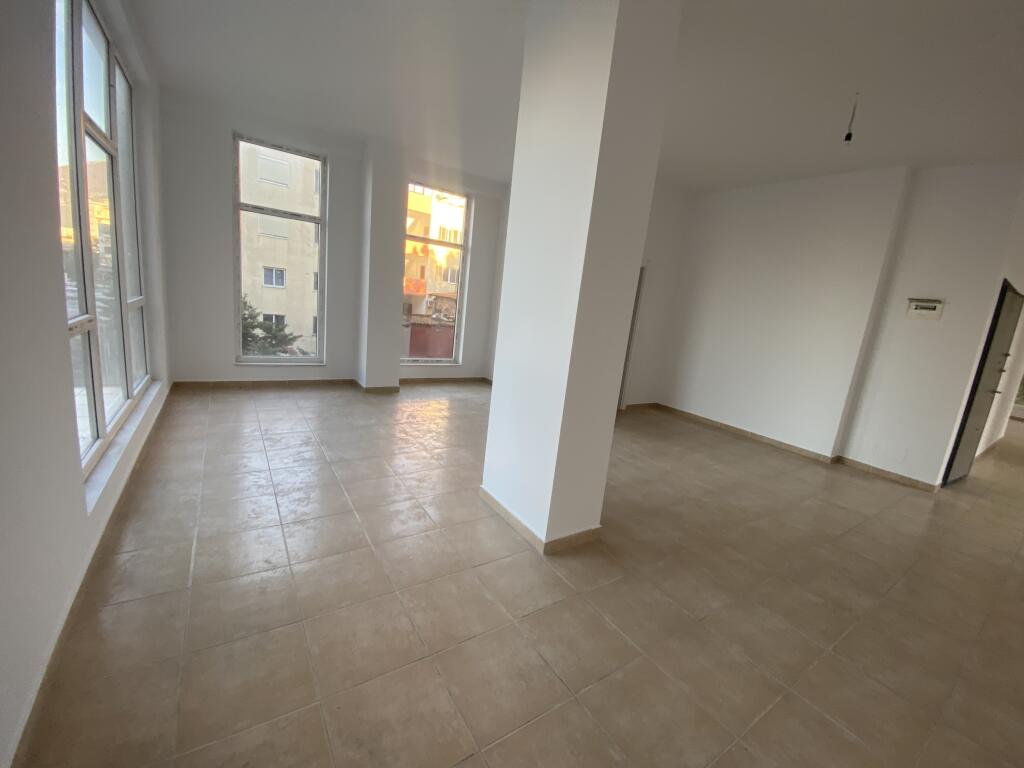 Business premises with an area of 150 m2, service complex train station, 2500 euros