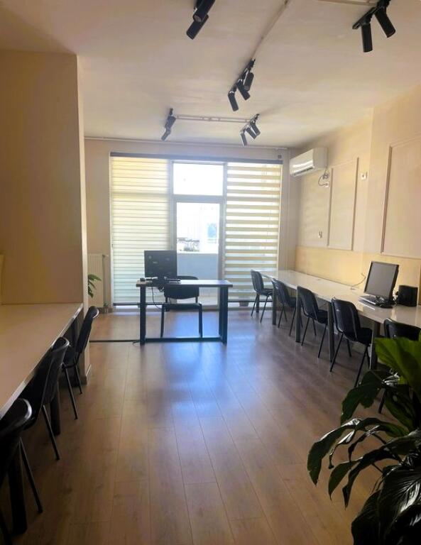 Zyrë Moderne me 6 ambjente pune per Qira në Kika 2, Komuna e Parisit