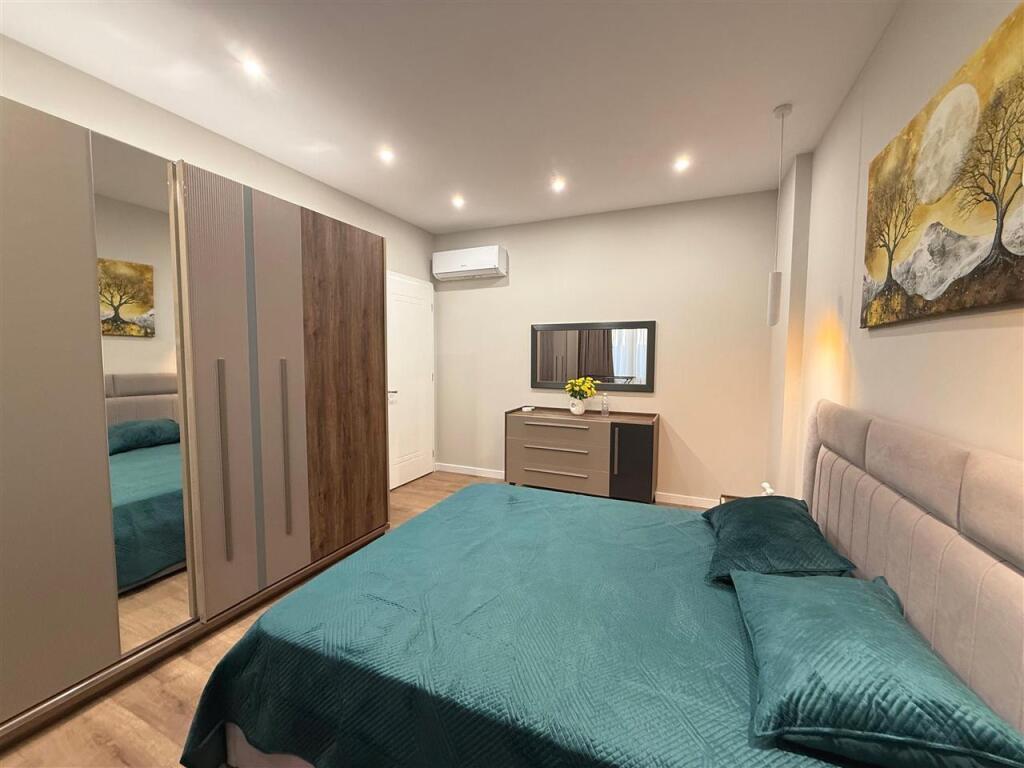 APARTAMENT ME QERA 1+1 FARKE 600 EURO