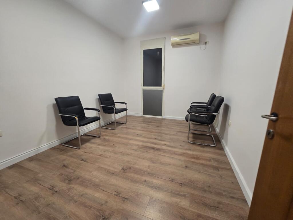 Zyre me qira , rruga e Kavajes /Qender