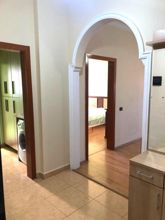 Jepet me qera Apartamenti 2+1 , Rruga Jordan Misja te shinat , 370 mije leke