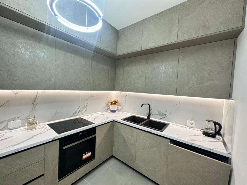 Apartament 2+1 me garazh për qira afatgjatë në Vlorë