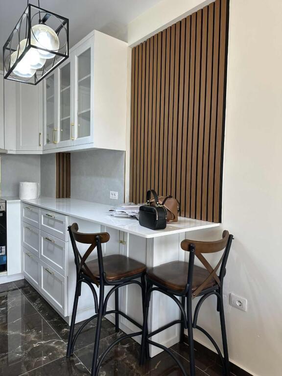 🏙️ Jepet me Qira Apartament 1+1 – Përballë Colosseut, Tiranë