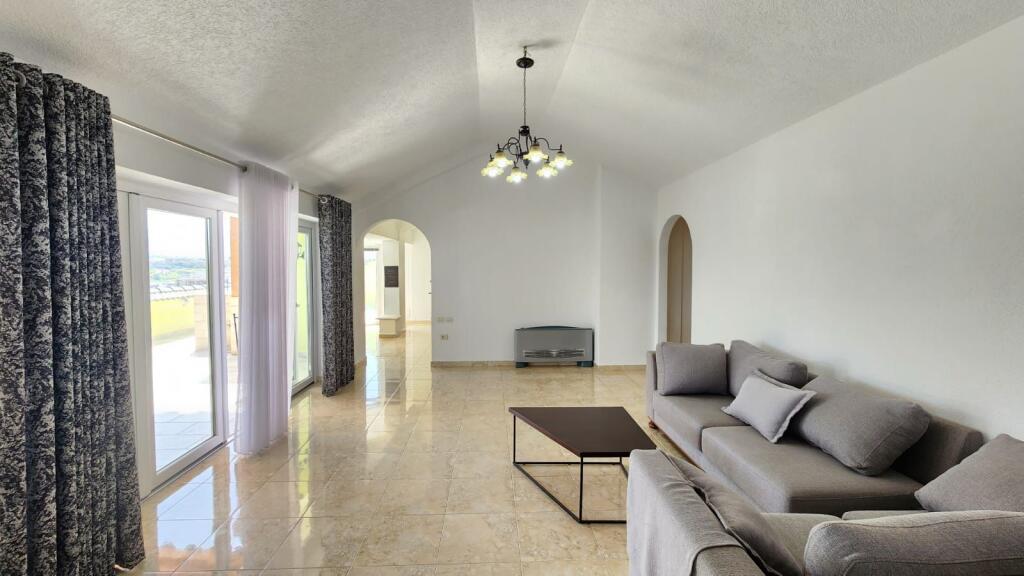 Penthouse per qera ne zonen e Liqenit