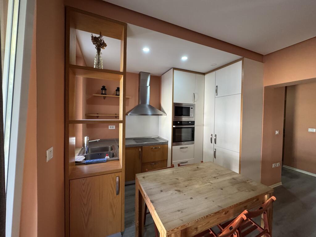 🏠 Apartament 1+1 me qira – Myslym Shyr, Tiranë  📍 Vendndodhja: Rruga Myslym Shyr (në rrugë kryesore) 🏢 Kati: 4 – pallat ekzistues 🛋 Mobilimi: Plotësisht i mobiluar 💶 Çmimi: 550 € / muaj