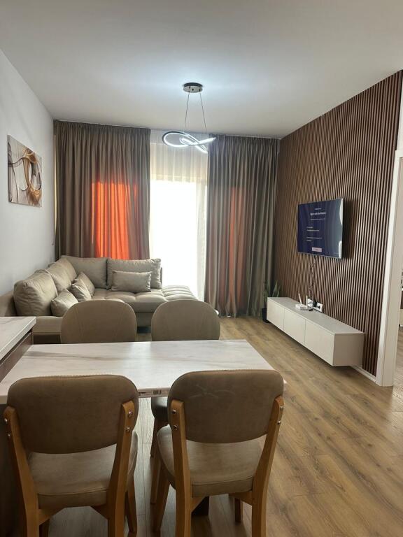 🏡 Jepet me qira apartament 2+1 në zonën e “Zogut të Zi”!
