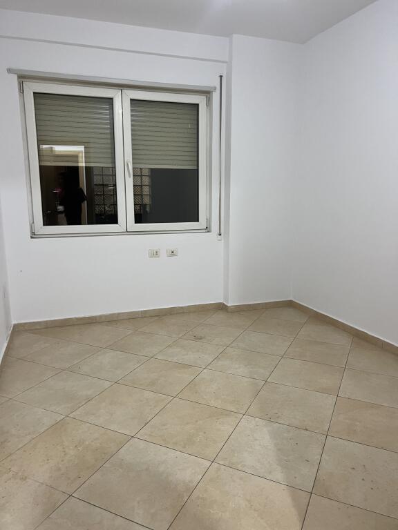 For rent 2+1+2 Empty Astir 400 thousand lek