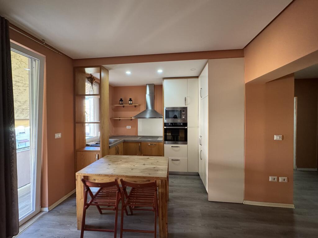 🏠 Apartament 1+1 me qira – Myslym Shyr, Tiranë  📍 Vendndodhja: Rruga Myslym Shyr (në rrugë kryesore) 🏢 Kati: 4 – pallat ekzistues 🛋 Mobilimi: Plotësisht i mobiluar 💶 Çmimi: 550 € / muaj
