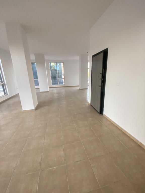 Business premises with an area of 150 m2, service complex train station, 2500 euros