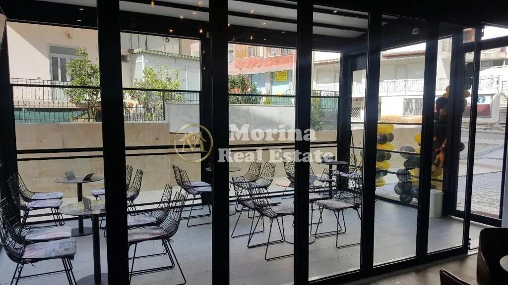 Locale commerciale / Locale, Fresku, 100.000 Euro.