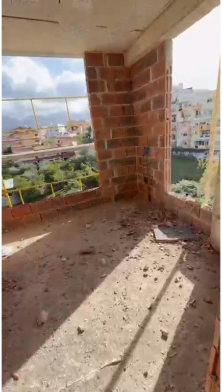 Shitet apartament 2+1+2+Ballkon ne Ali Dem