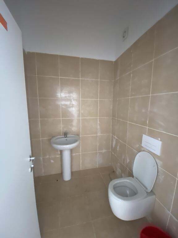 Business premises with an area of 150 m2, service complex train station, 2500 euros