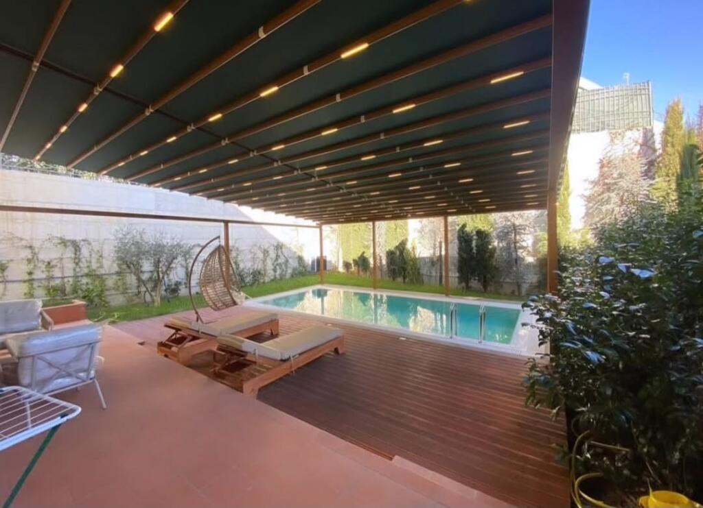 Rruga Elbasanit, Pallati Brigadave, ne Rezidencen me te bukur! shesim SUPER VILE, me pishine